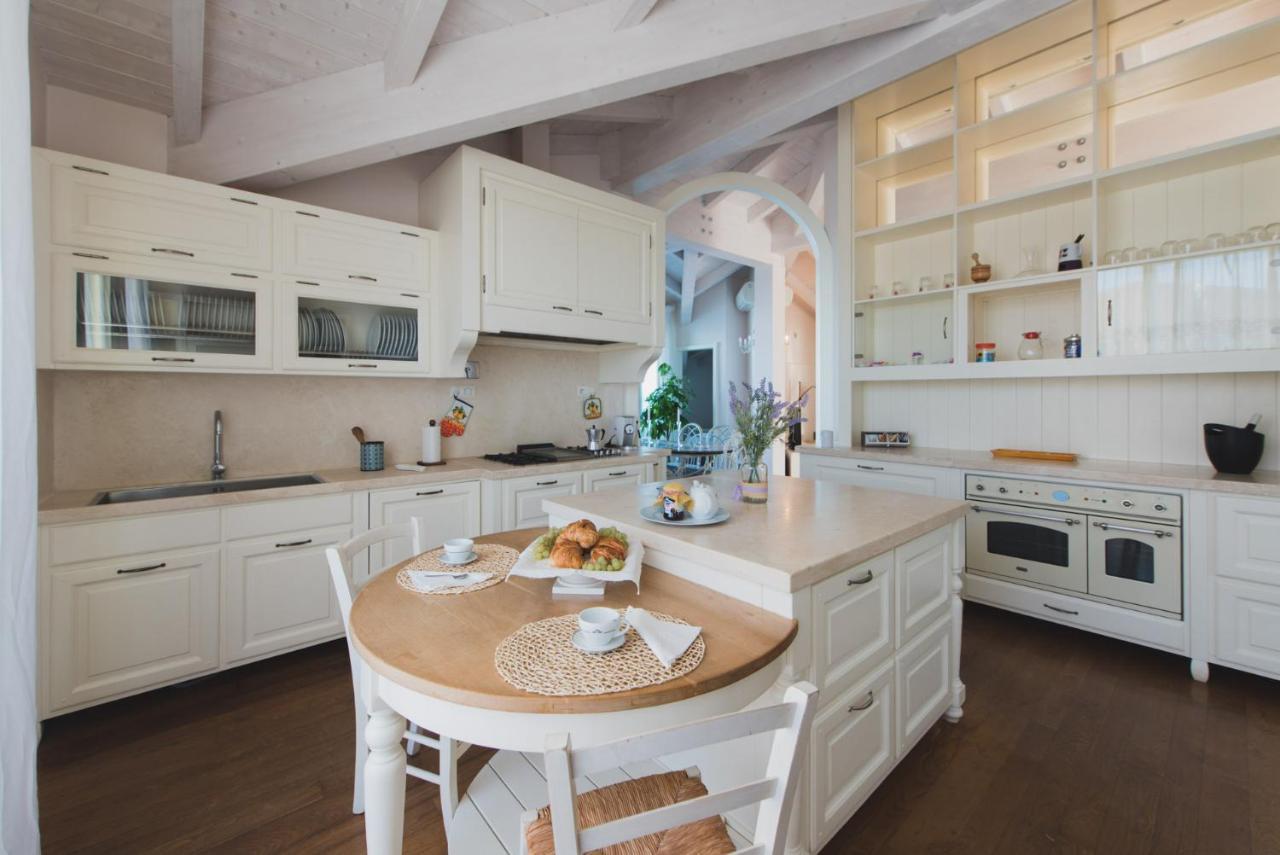Villa Lilla Sulla Spiaggia Di San Vincenzo Luxury Eksteriør bilde